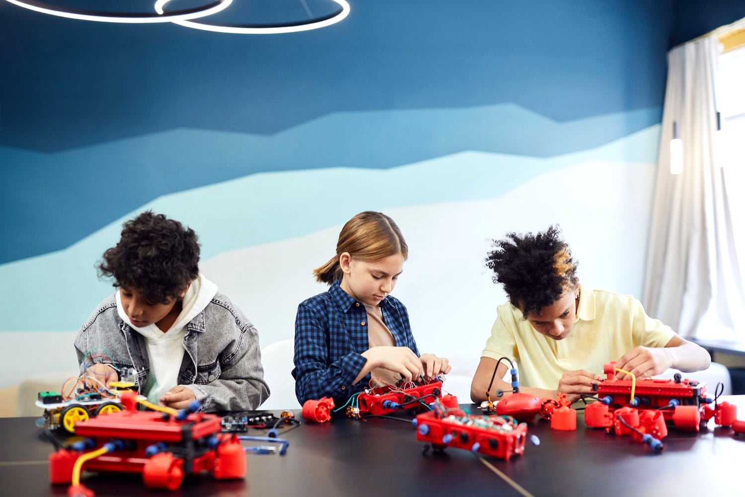 Hope Horizon students building robots